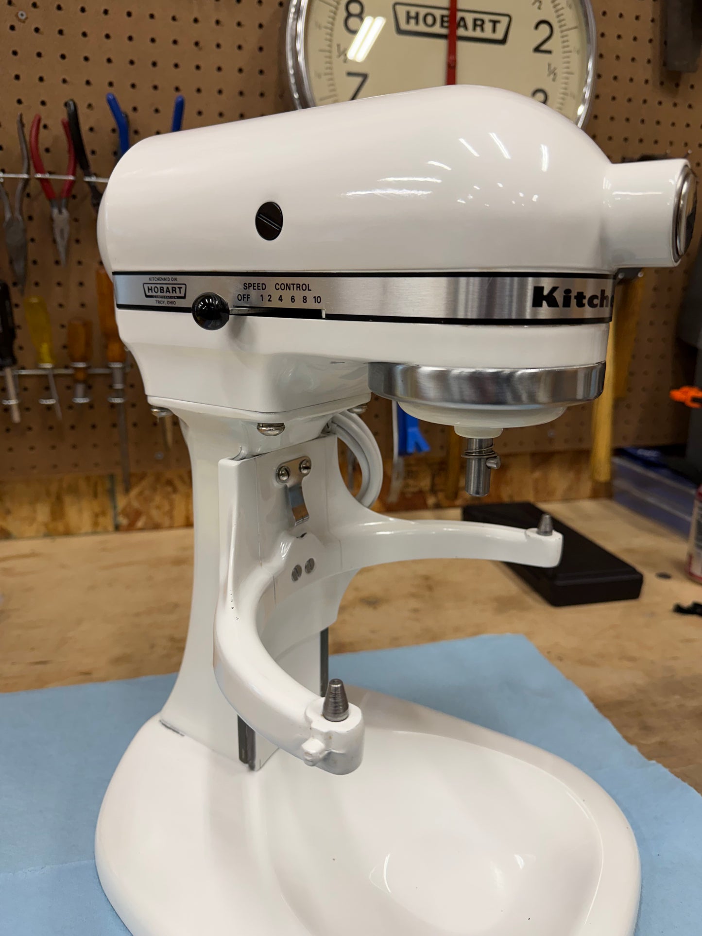 1978 Hobart-made K5-A: 5 Quart Bowl Lift Mixer