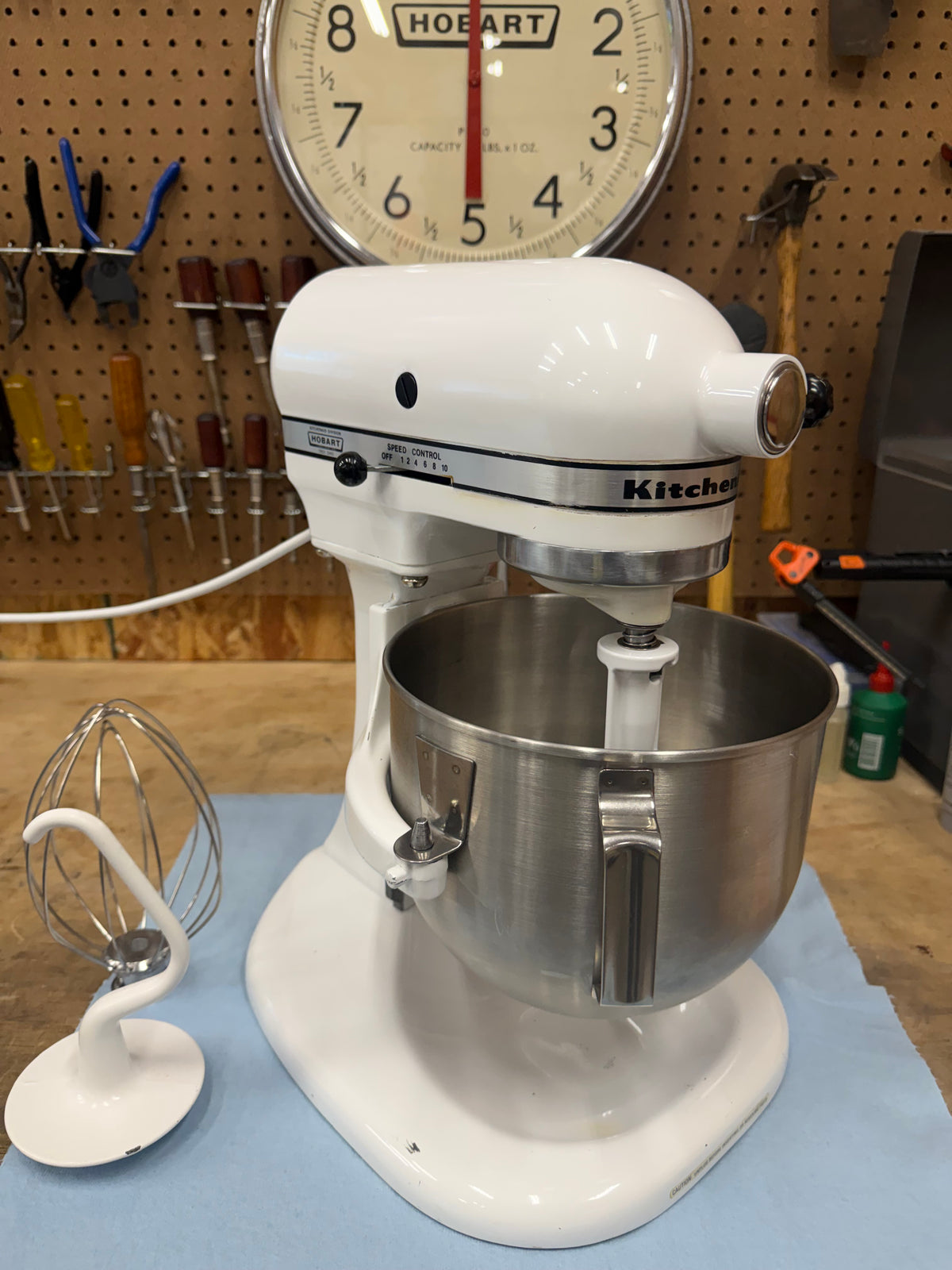 1977 Hobart K5-A: 5 Quart Bowl Lift Mixer
