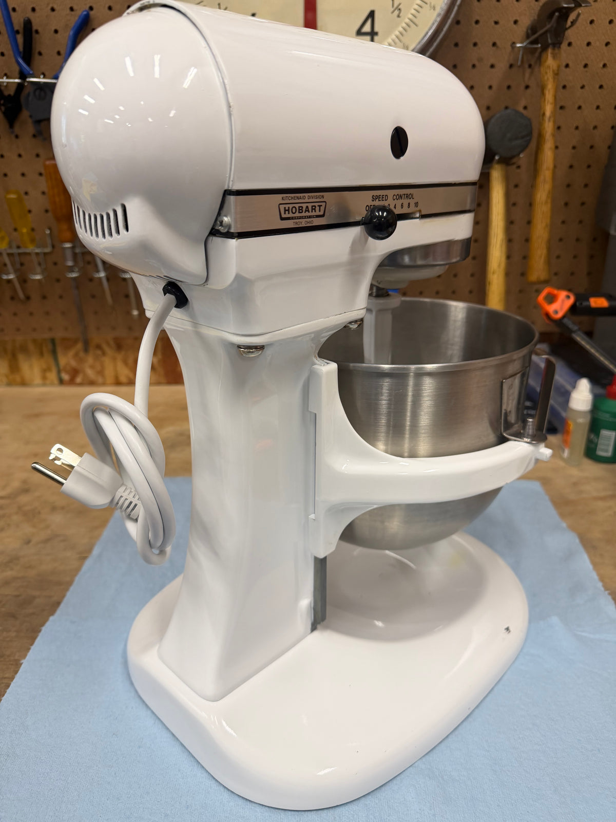 1977 Hobart K5-A: 5 Quart Bowl Lift Mixer