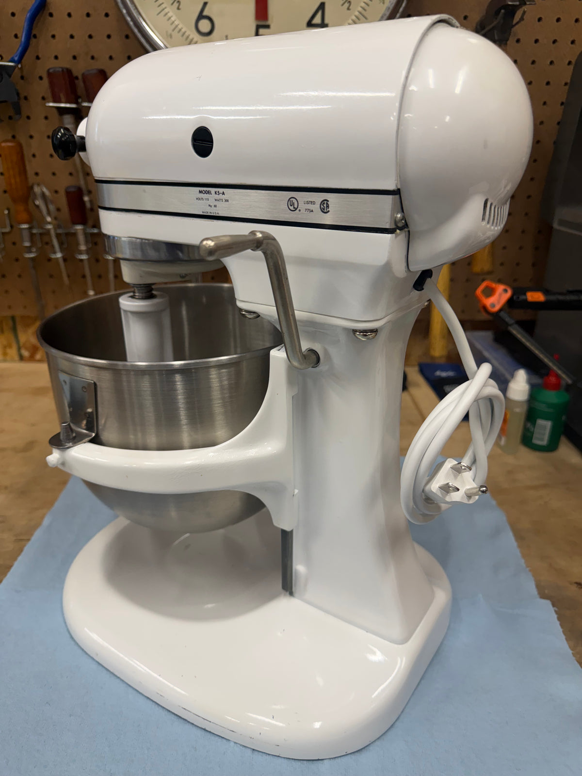 1977 Hobart K5-A: 5 Quart Bowl Lift Mixer
