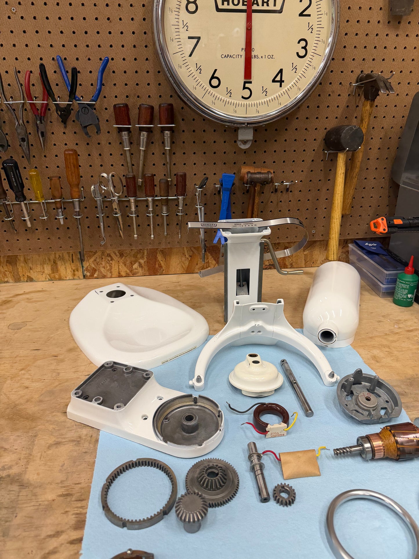 1978 Hobart-made K5-A: 5 Quart Bowl Lift Mixer