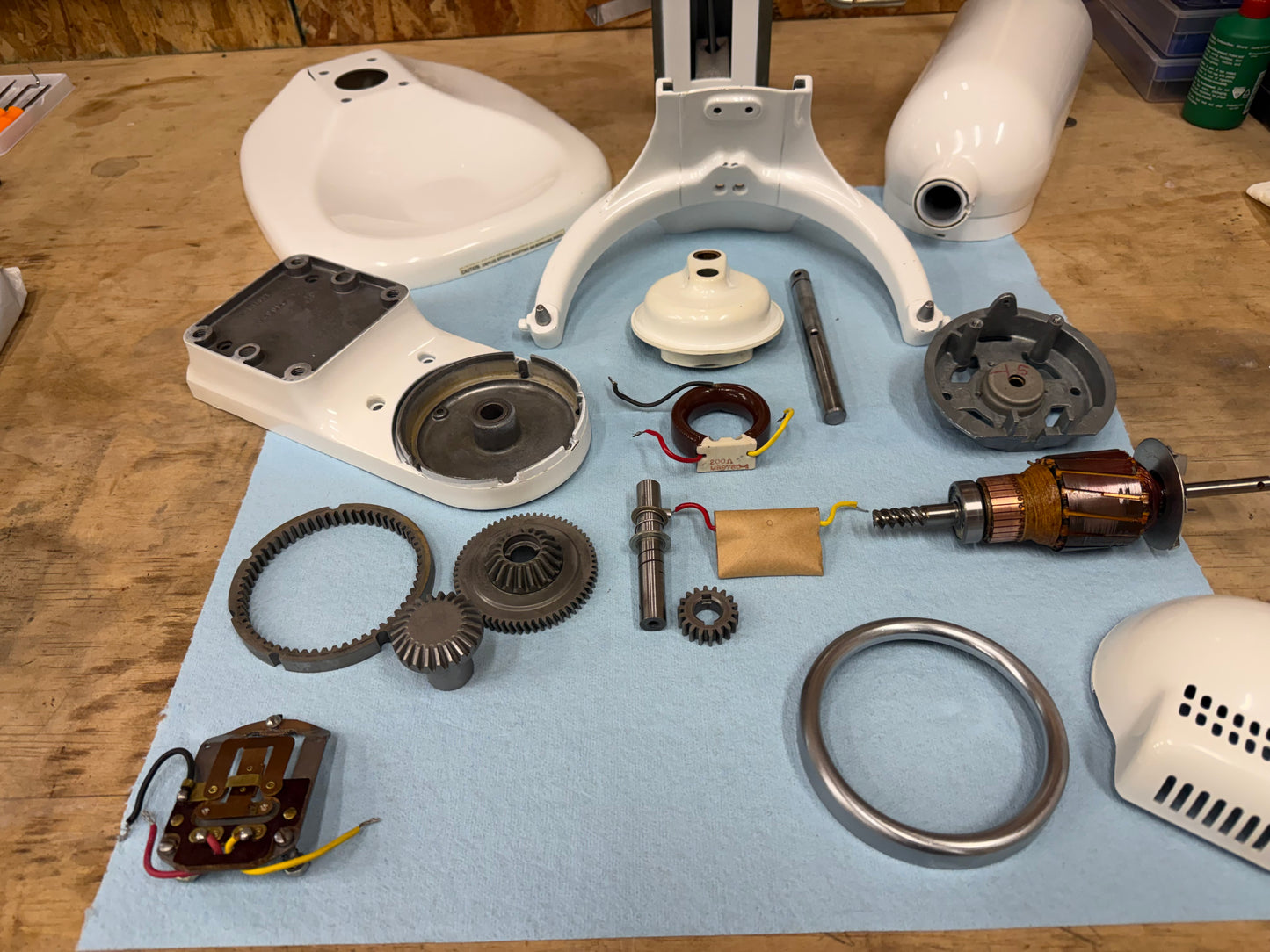 1978 Hobart-made K5-A: 5 Quart Bowl Lift Mixer